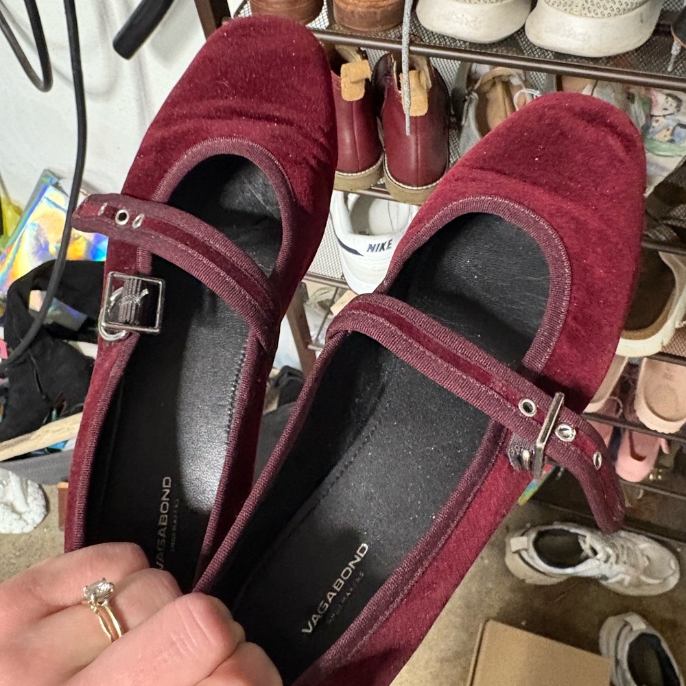 Vagabond wine velvet flats with buckle - Picture 3 of 5